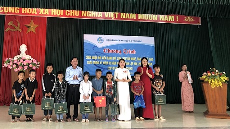 Tặng quà.jpg