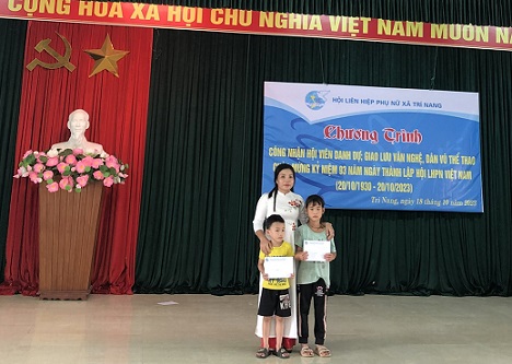 Tặng quà 1.jpg