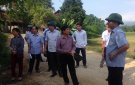 Đ/c Phạm Đăng Lực - Chủ tịch UBND Huyện kiểm tra công tác Xây dựng Nông thôn mới tại xã Giao An.